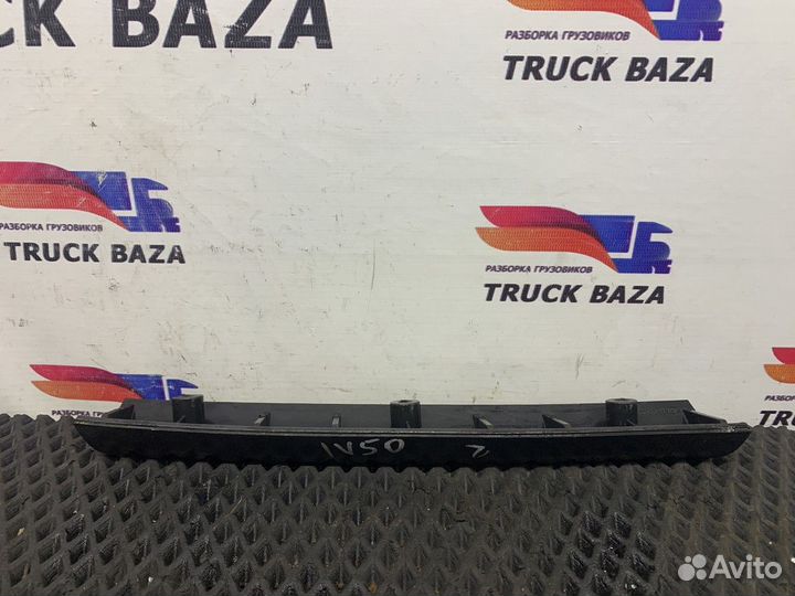 504217554 Накладка ступеньки правая верхняя