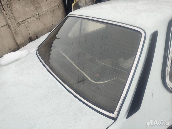 Заднее стекло BMW E23
