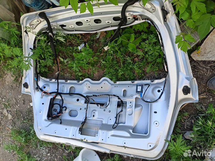 Дверь багажника Мерседес