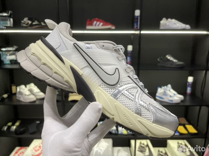 Кроссовки Nike V2K Run 