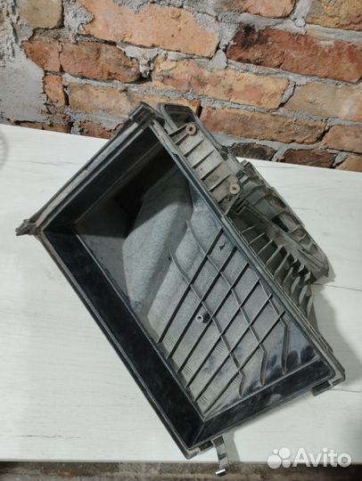 Корпус воздушного фильтра bмw 7 Е65 бмв 7 Е65 Е66