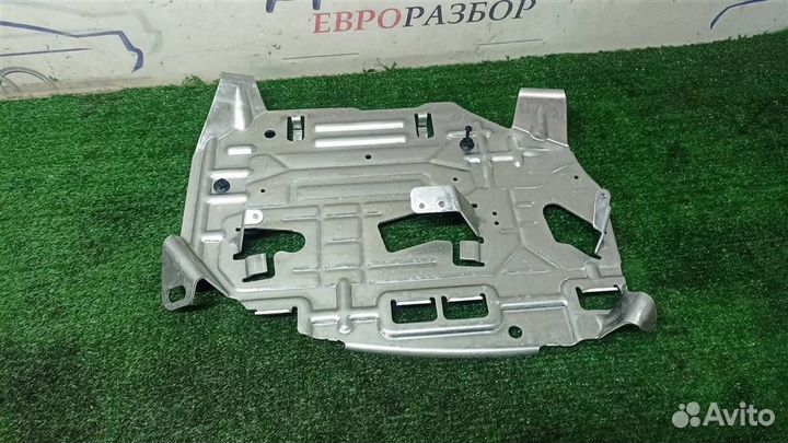 Кронштейн Mercedes Benz W204 2007-2015