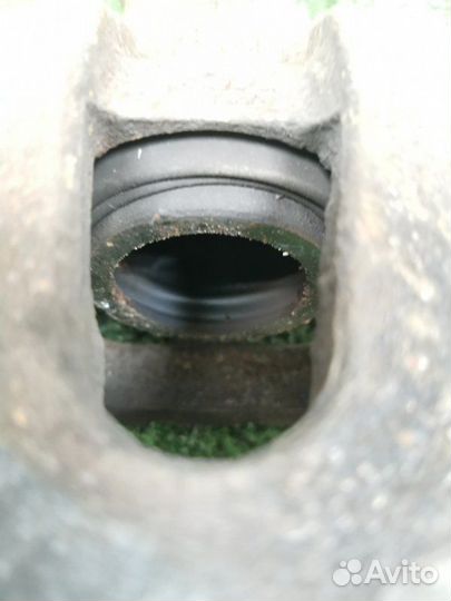 Суппорт тормозной передний правый Ford Focus 3