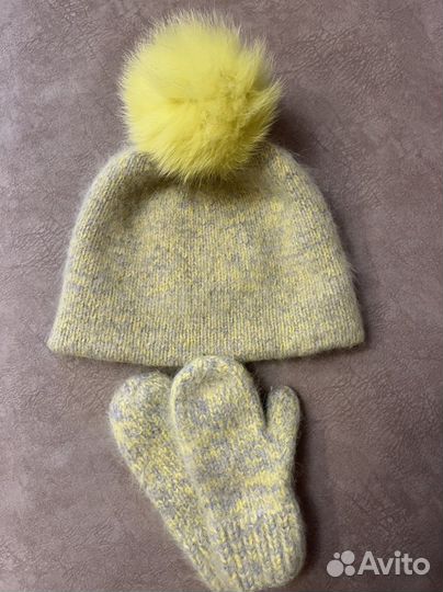 Зимние шапка и варежки