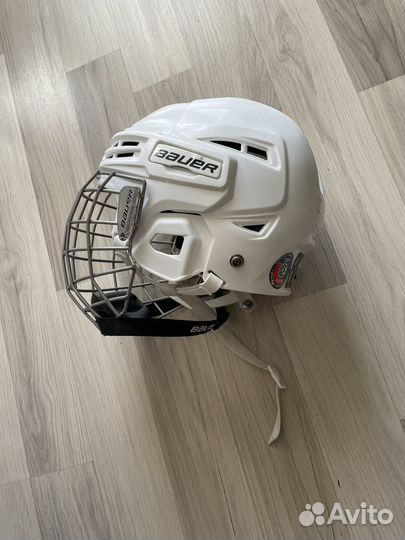 Хоккейный шлем