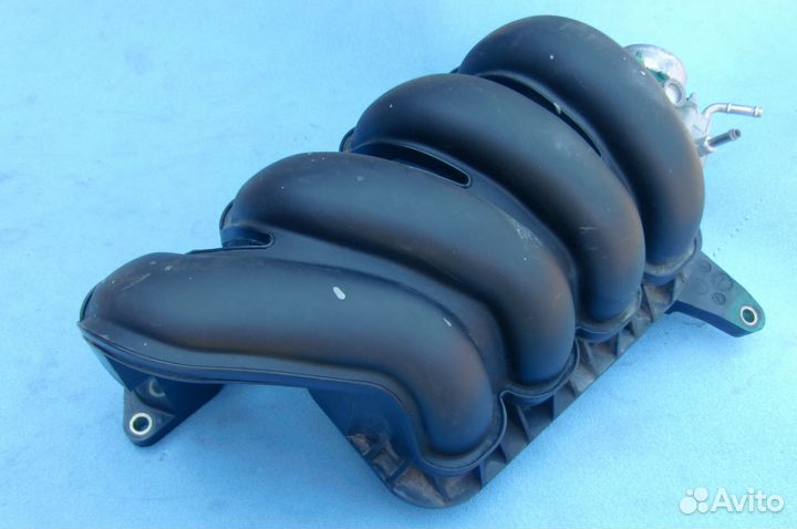 Toyota Avensis II 2003-2008г коллектор впускной