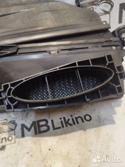 Корпус воздушного фильтра om642 левый Mercedes