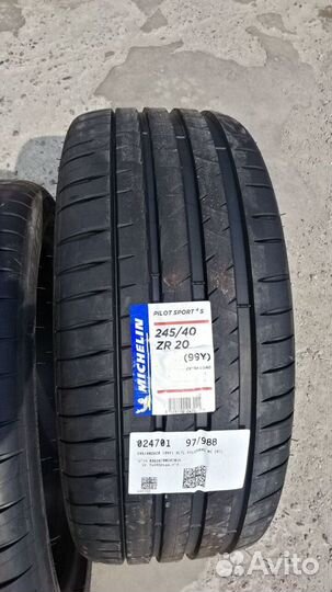 Michelin Pilot Sport 4 S 245/40 R20 99Y