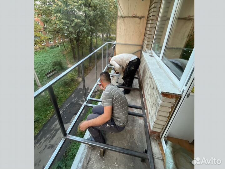 Остекление балконов. Увеличение площади балкона