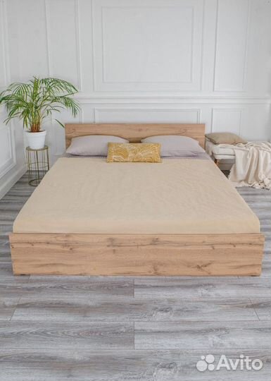 Кровать 1,5 спальная с мягким изголовьем