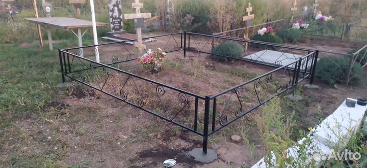Оградки на кладбище