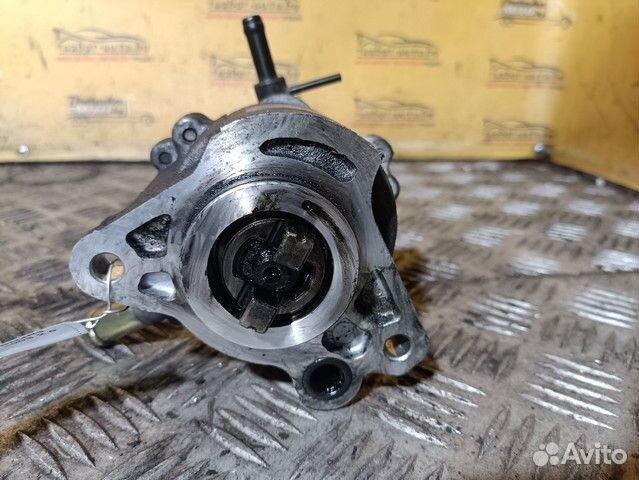 Насос вакуумный Toyota Avensis Verso I (2001—2003)