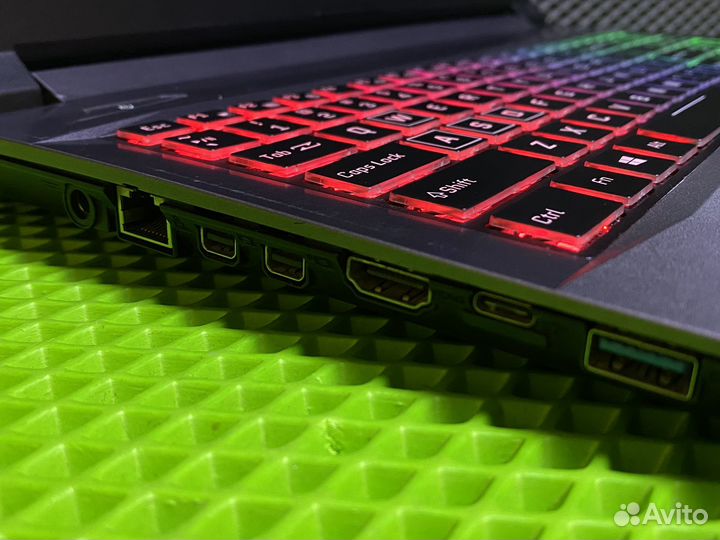 Игровой ноутбук i7-7gen/16/512/1050 Ti