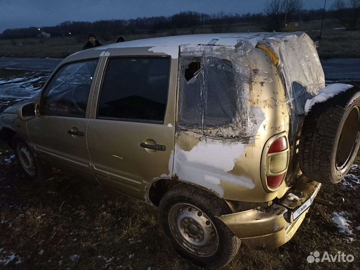 Chevrolet Niva 1.7 МТ, 2004, битый, 200 000 км