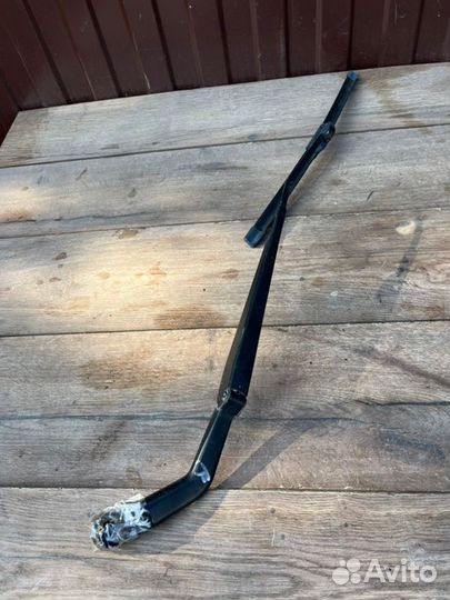 Поводок дворника правый Nissan Almera N16 1.5 2004