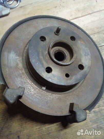 Ступица передняя левая ваз 2110