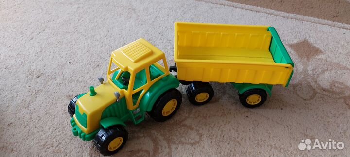 Трактор с прицепом