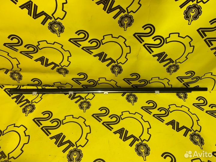 Молдинг стекла (на дверь) передний левый Nissan