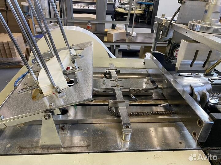 Автоматизированная машина для формовки бумажных ко