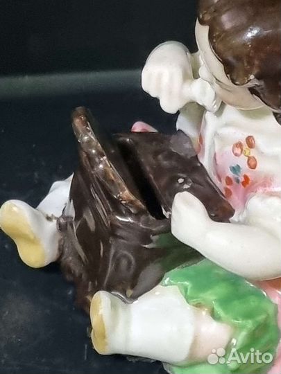 Антикварная статуэтка