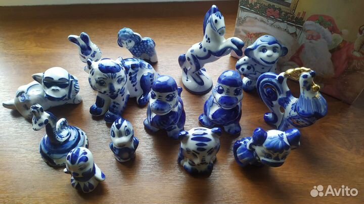 Маленькие фигурки гжель