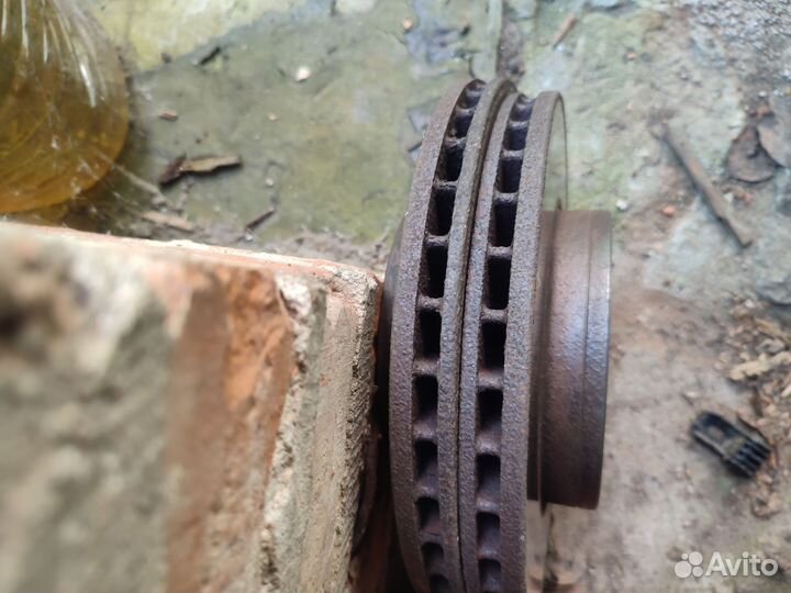 Передние тормозные диски от audi 100 c3