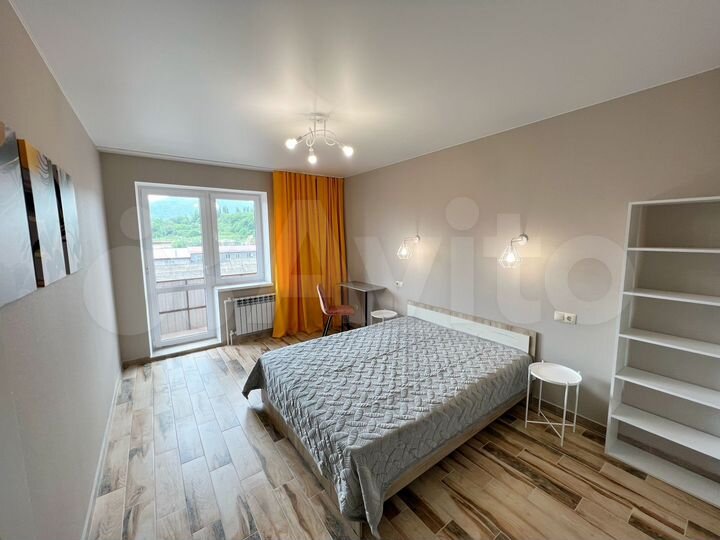 2-к. квартира, 80 м², 4/4 эт.
