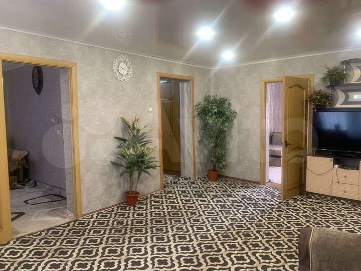 Дом 818 м² на участке 9 сот.