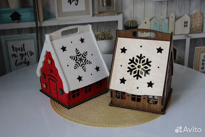 Новогодний домик для сладкого подарка