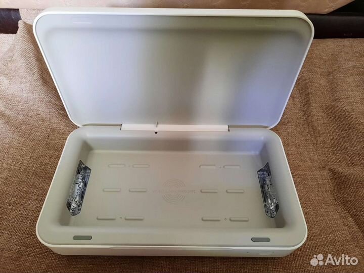 Уф-стерилизатор Samsung с беспроводной зарядкой