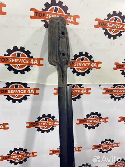 Рейлинг на крышу правый Toyota Kluger V