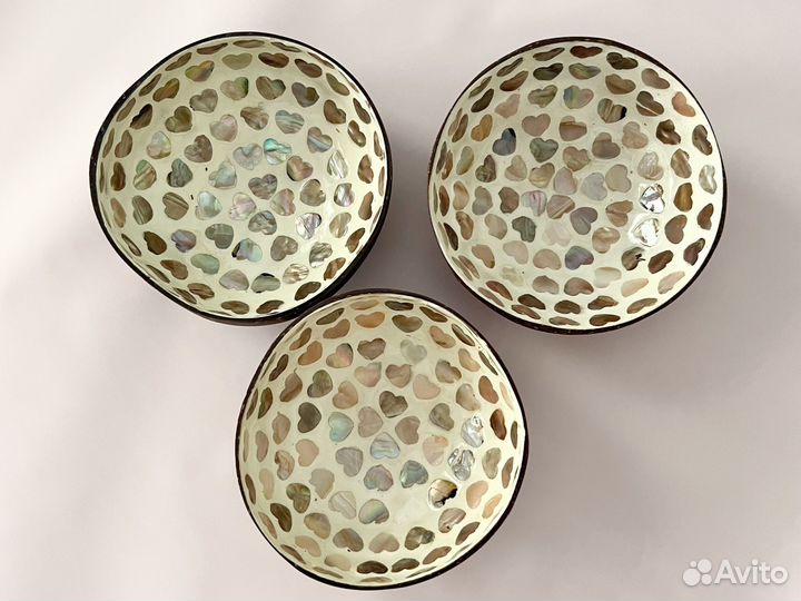 Пиала из кокоса с декором из ракушек