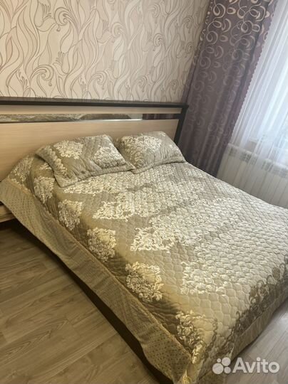 Покрывало с подушками