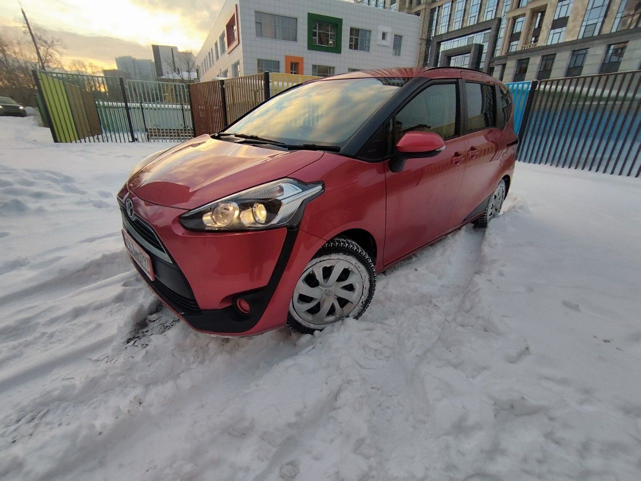 Toyota Sienta: фото владельца