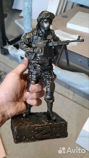 Скульптура российского солдата