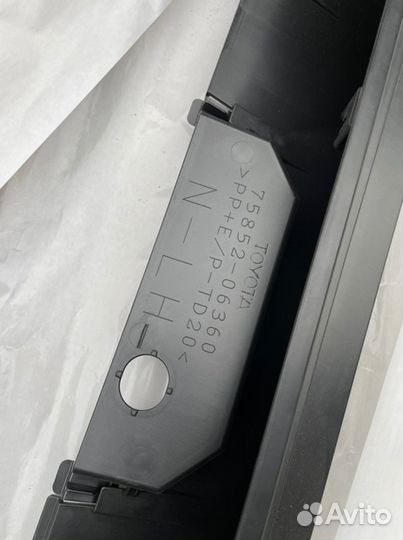 Накладка порога левая Toyota Camry V70/V75 2018+