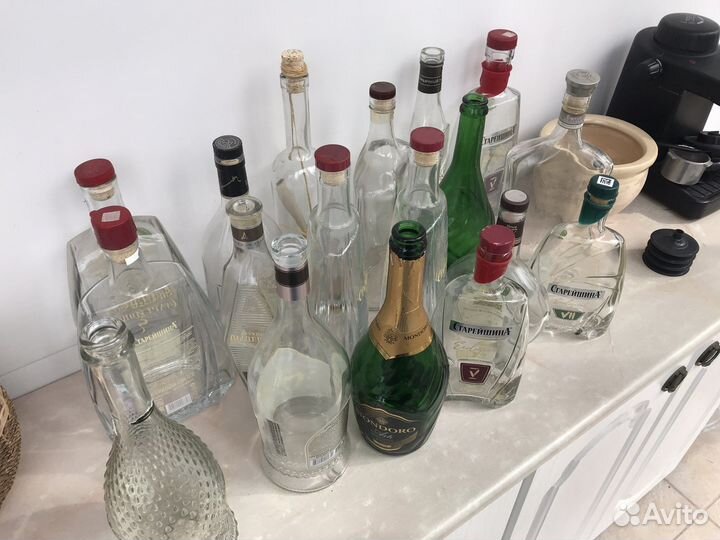 Бутылки стеклянные от коньяка и шампанского