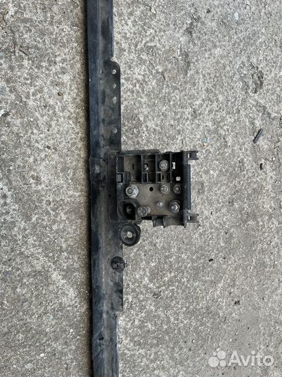 Кронштейн клеммы аккумулятора audi a5