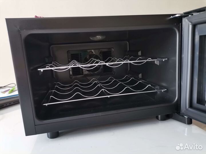 Винный холодильник шкаф