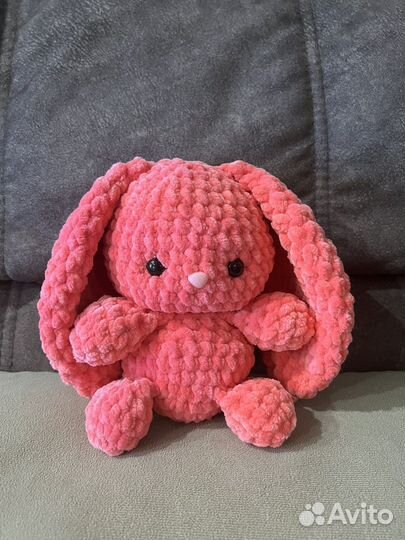 Вязаная игрушка Заяц