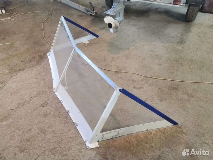 Ветровое стекло на лодку