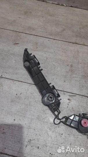 Кронштейн бампера задний правый Toyota Camry Xv 70