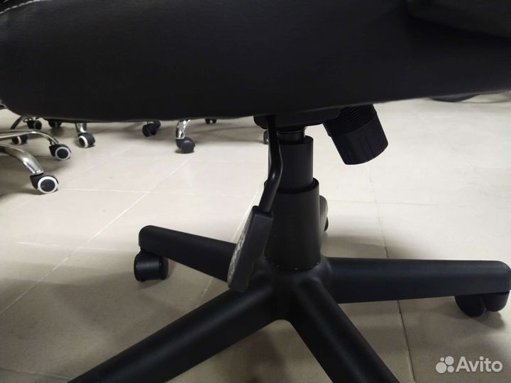 Новое компьютерное (игровое) кресло