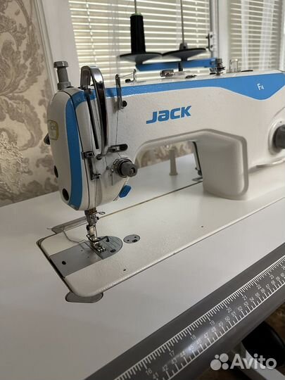 Швейная машина jack f4