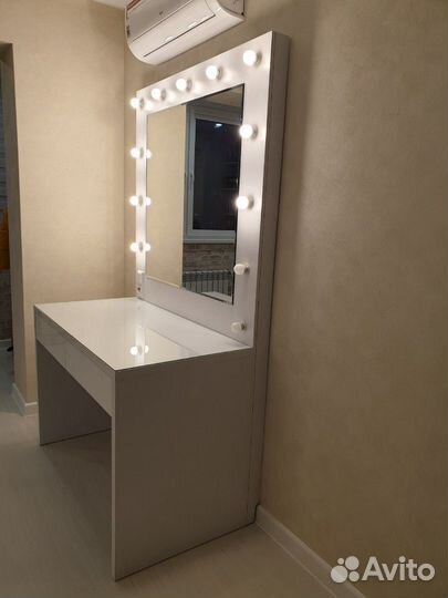 Новый макияжный столик