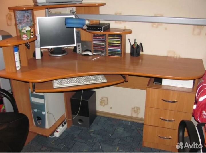 Компьютерный стол