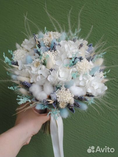 Букет невесты из сухоцветов небесный