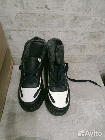 Новые кроссовки на меху