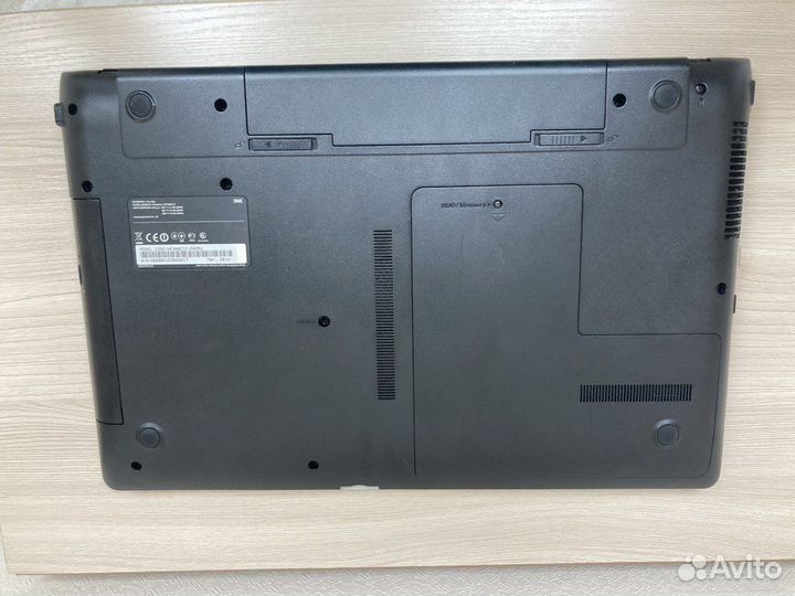 Ноутбук Samsung 300E 17,3