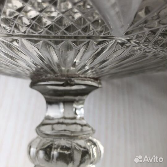 Ваза на ножке старинная